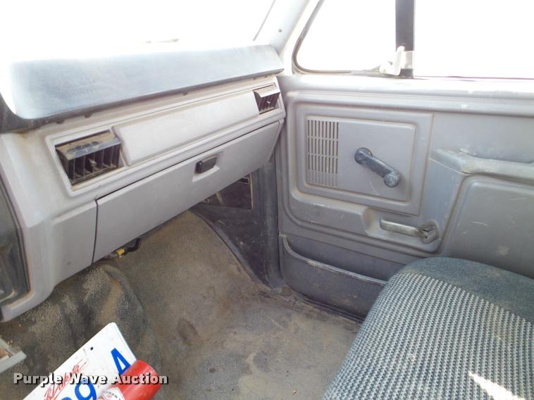 image for item DA7326 1999 Ford F800 dump flatbed truck