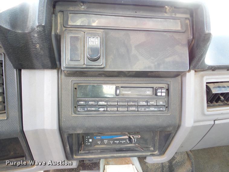 image for item DA7326 1999 Ford F800 dump flatbed truck