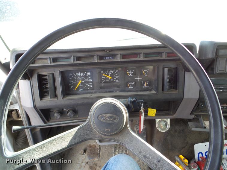 image for item DA7326 1999 Ford F800 dump flatbed truck