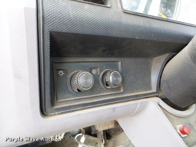 image for item DA7326 1999 Ford F800 dump flatbed truck