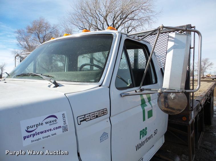 image for item DA7326 1999 Ford F800 dump flatbed truck