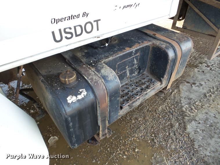 image for item DA7326 1999 Ford F800 dump flatbed truck