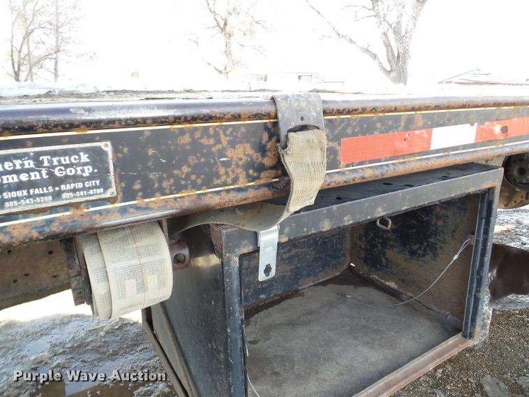 image for item DA7326 1999 Ford F800 dump flatbed truck