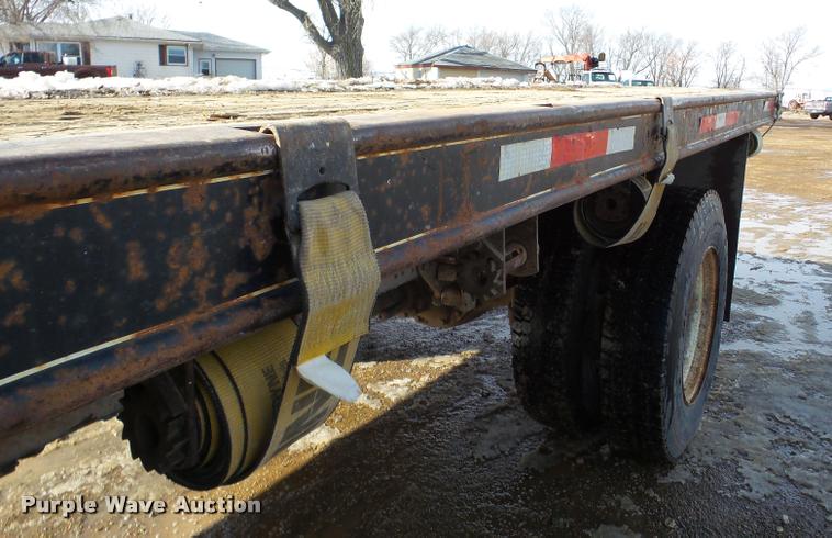 image for item DA7326 1999 Ford F800 dump flatbed truck