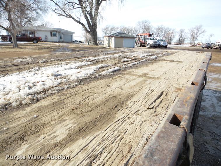 image for item DA7326 1999 Ford F800 dump flatbed truck