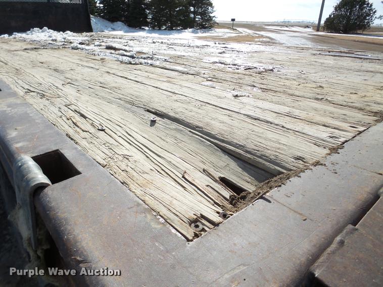 image for item DA7326 1999 Ford F800 dump flatbed truck