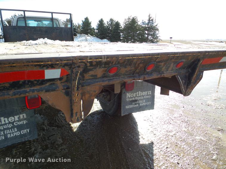 image for item DA7326 1999 Ford F800 dump flatbed truck