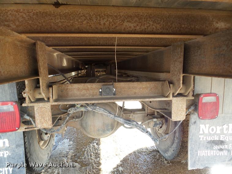 image for item DA7326 1999 Ford F800 dump flatbed truck