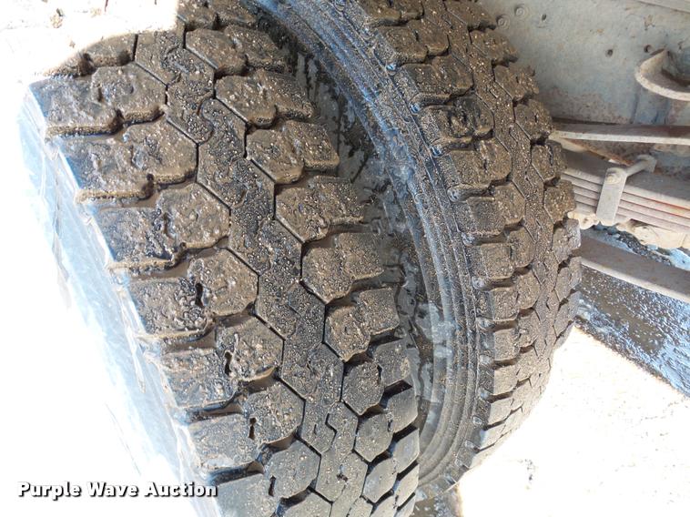 image for item DA7326 1999 Ford F800 dump flatbed truck