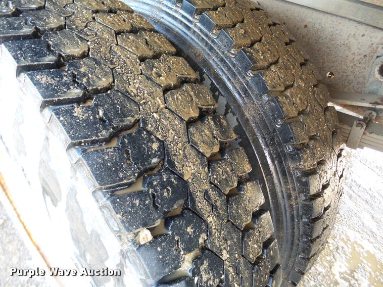 image for item DA7326 1999 Ford F800 dump flatbed truck