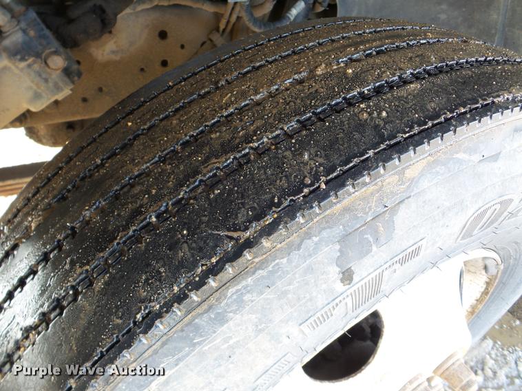 image for item DA7326 1999 Ford F800 dump flatbed truck