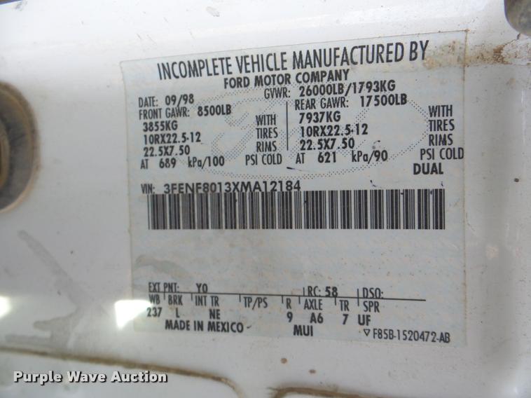 image for item DA7326 1999 Ford F800 dump flatbed truck