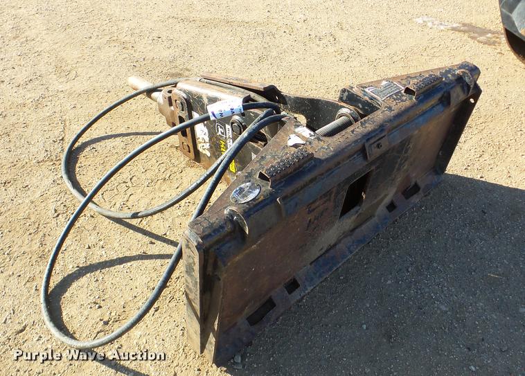 image for item DA7330 John Deere HB50 skid steer hammer