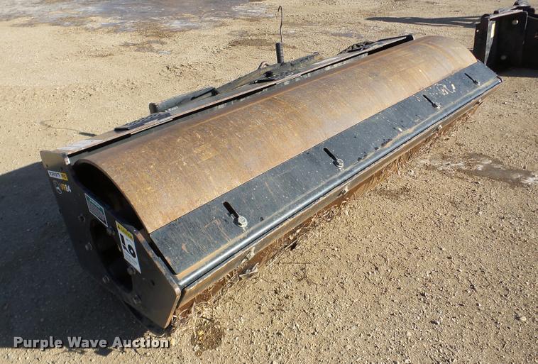 image for item DA7331 John Deere VR84 skid steer roller