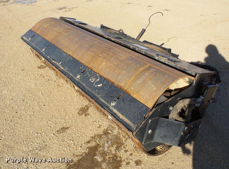 image for item DA7331 John Deere VR84 skid steer roller