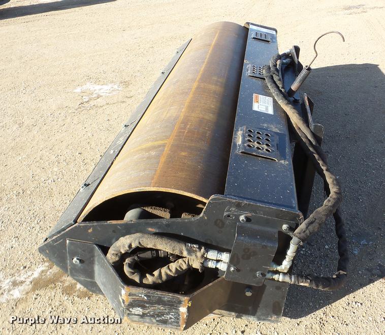 image for item DA7331 John Deere VR84 skid steer roller