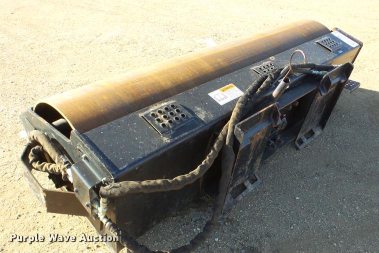 image for item DA7331 John Deere VR84 skid steer roller