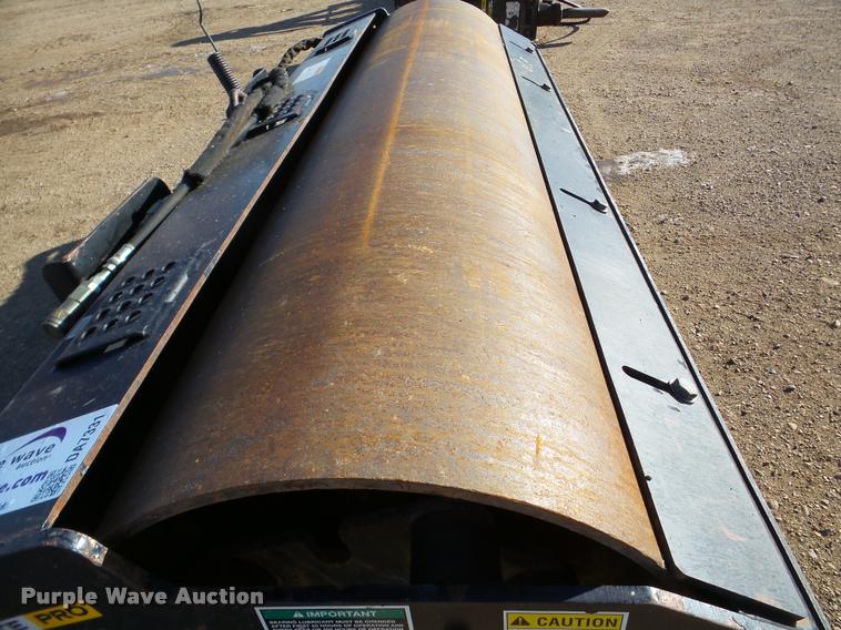 image for item DA7331 John Deere VR84 skid steer roller