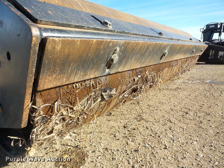 image for item DA7331 John Deere VR84 skid steer roller