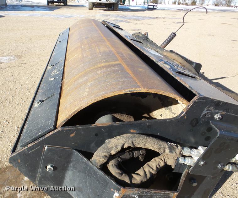 image for item DA7331 John Deere VR84 skid steer roller