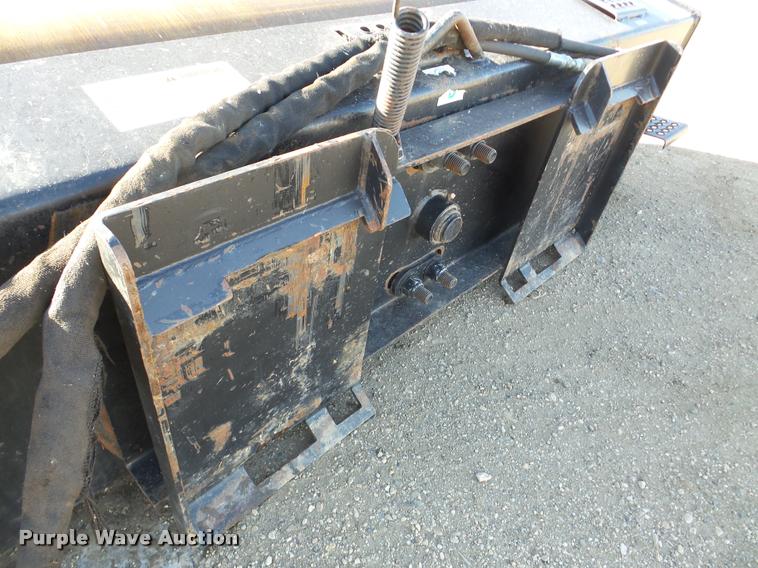 image for item DA7331 John Deere VR84 skid steer roller