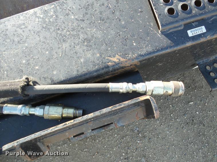 image for item DA7331 John Deere VR84 skid steer roller