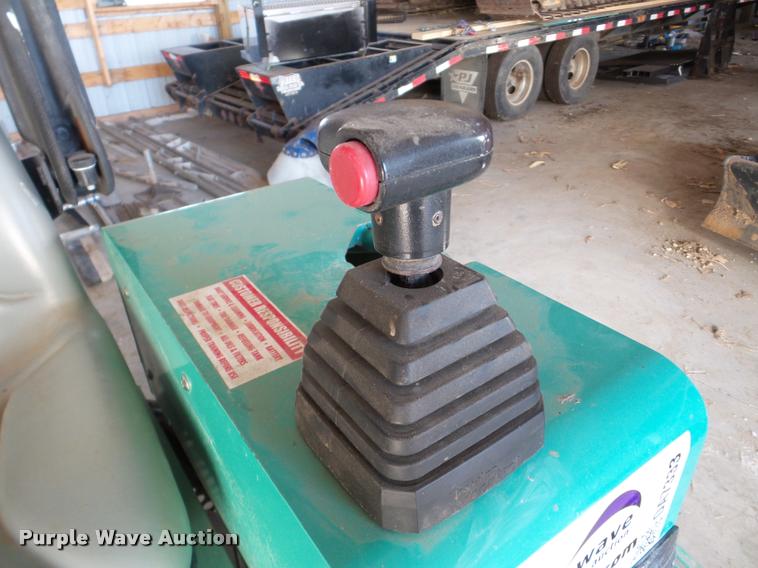 image for item DA7333 2011 Whiteman HHXG5 power trowel