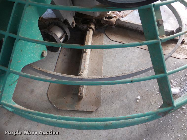 image for item DA7333 2011 Whiteman HHXG5 power trowel