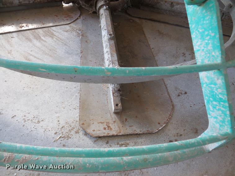 image for item DA7333 2011 Whiteman HHXG5 power trowel