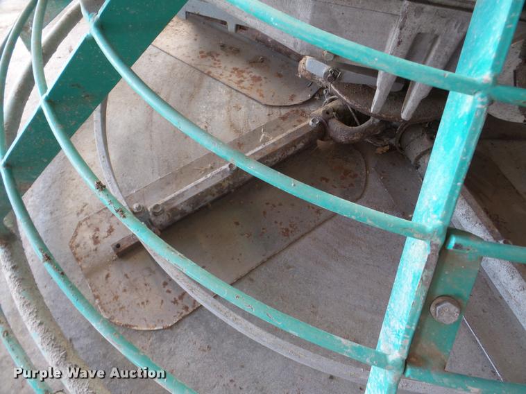 image for item DA7333 2011 Whiteman HHXG5 power trowel