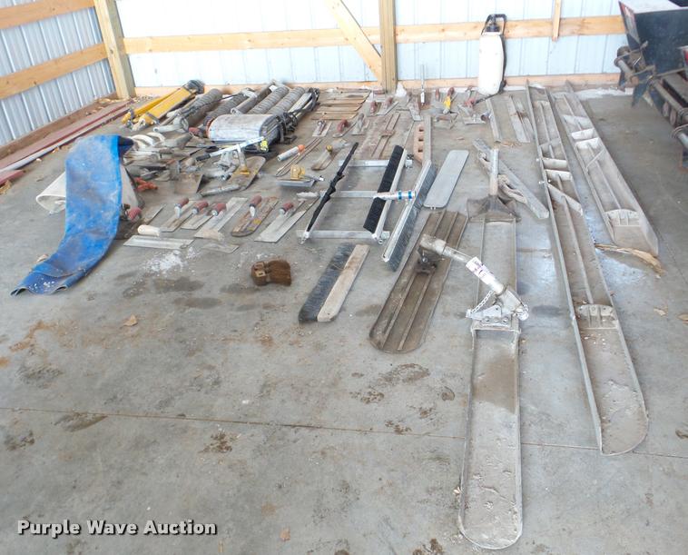 image for item DA7335 Concrete finishing tools