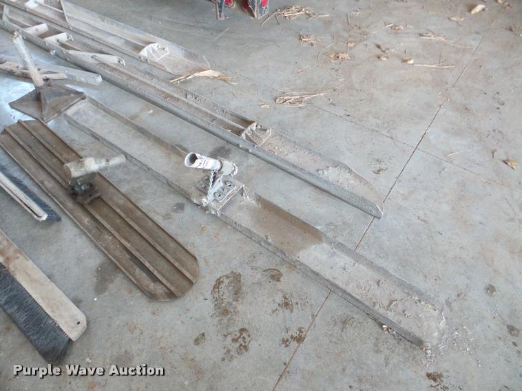 image for item DA7335 Concrete finishing tools