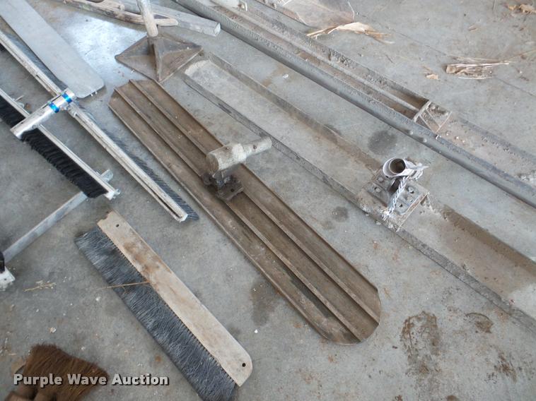 image for item DA7335 Concrete finishing tools