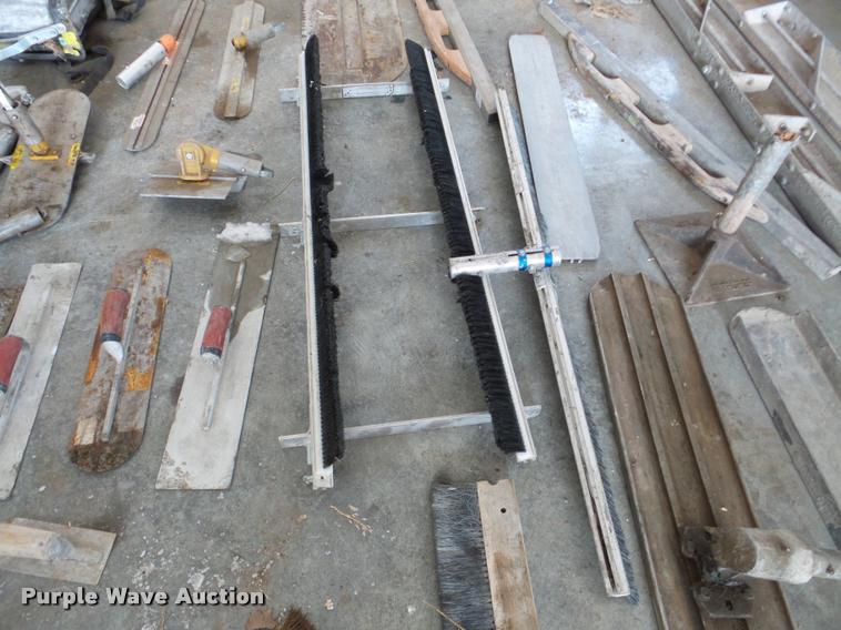 image for item DA7335 Concrete finishing tools