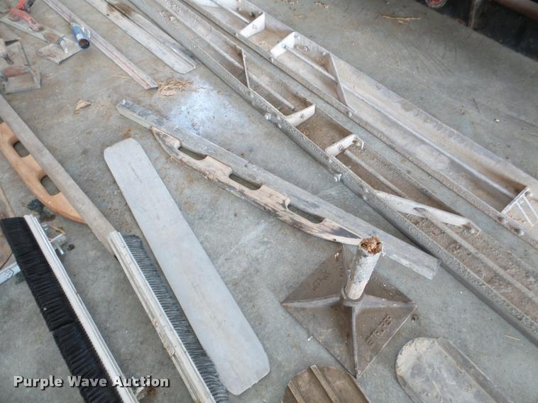 image for item DA7335 Concrete finishing tools