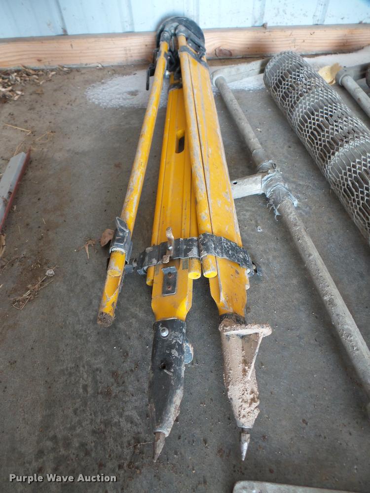 Concrete finishing tools in Doland, SD Item DA7335 sold Purple Wave