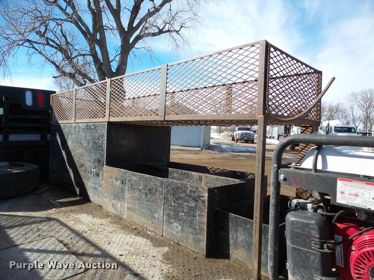 image for item DA7338 2014 Dodge Ram 5500HD flatbed truck