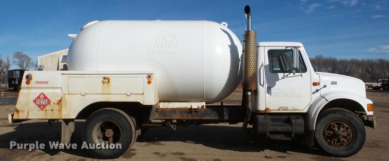 image for item DA7339 1999 International 4700 propane fuel truck