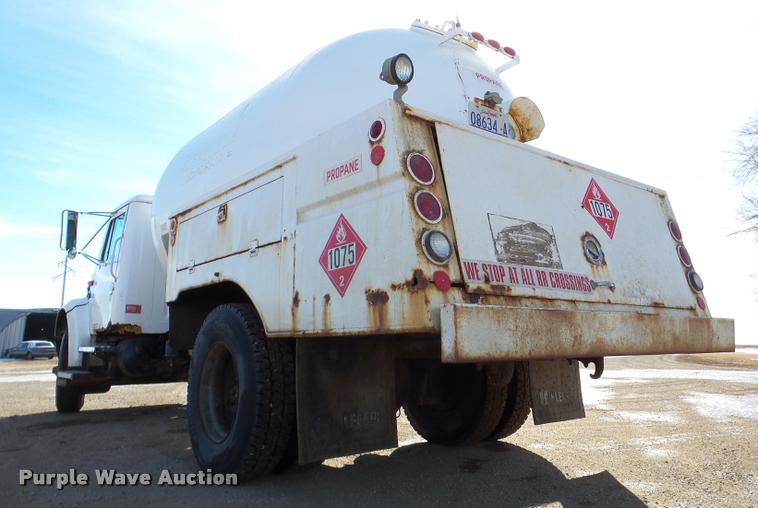 image for item DA7339 1999 International 4700 propane fuel truck