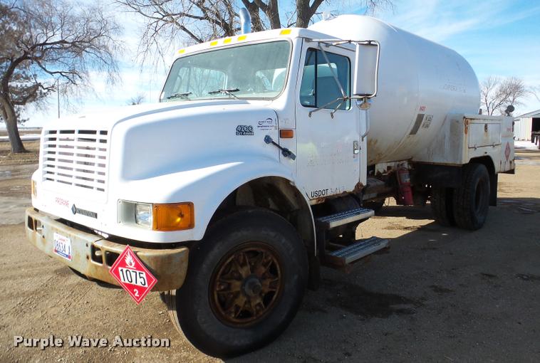 image for item DA7339 1999 International 4700 propane fuel truck