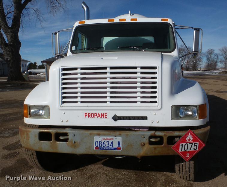 image for item DA7339 1999 International 4700 propane fuel truck