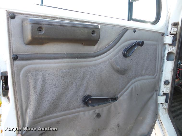 image for item DA7339 1999 International 4700 propane fuel truck