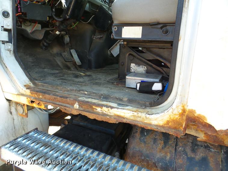 image for item DA7339 1999 International 4700 propane fuel truck