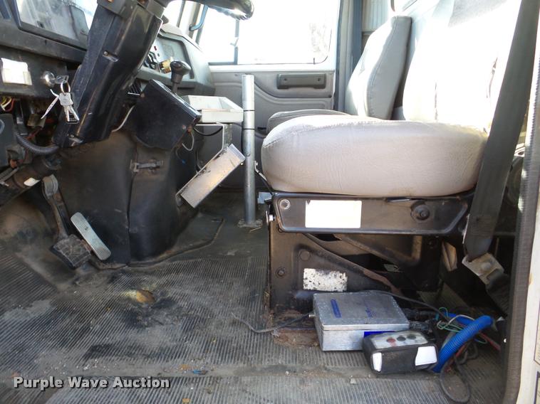 image for item DA7339 1999 International 4700 propane fuel truck