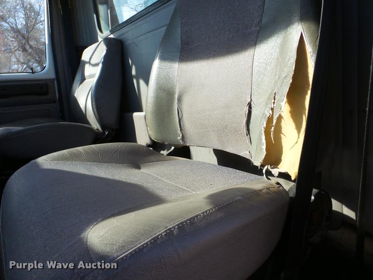 image for item DA7339 1999 International 4700 propane fuel truck