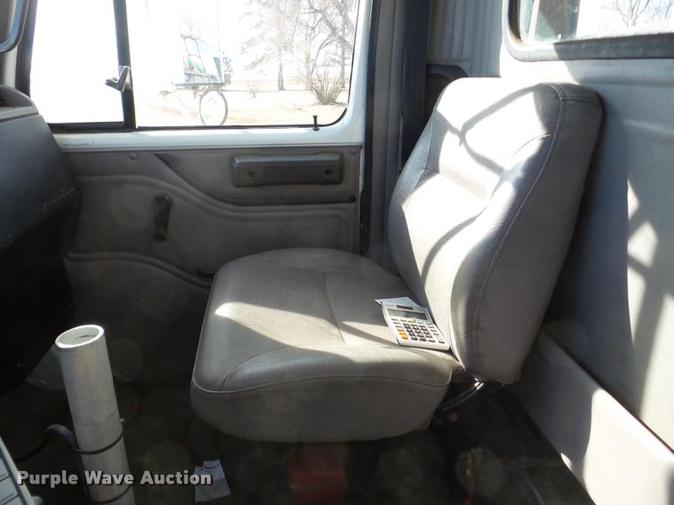 image for item DA7339 1999 International 4700 propane fuel truck