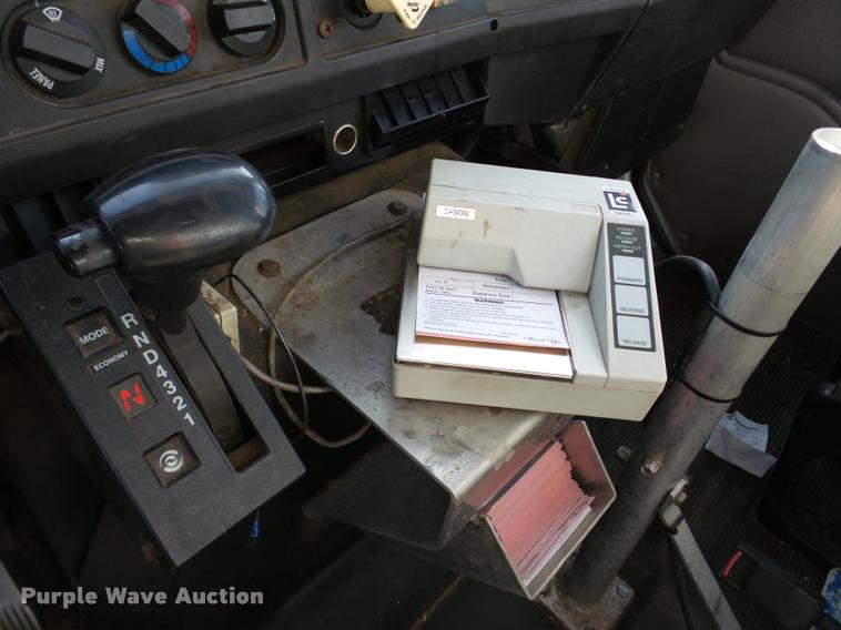 image for item DA7339 1999 International 4700 propane fuel truck