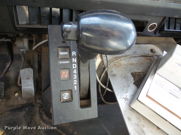 image for item DA7339 1999 International 4700 propane fuel truck