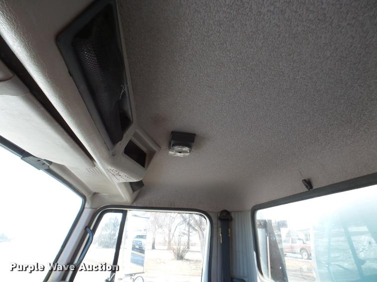 image for item DA7339 1999 International 4700 propane fuel truck