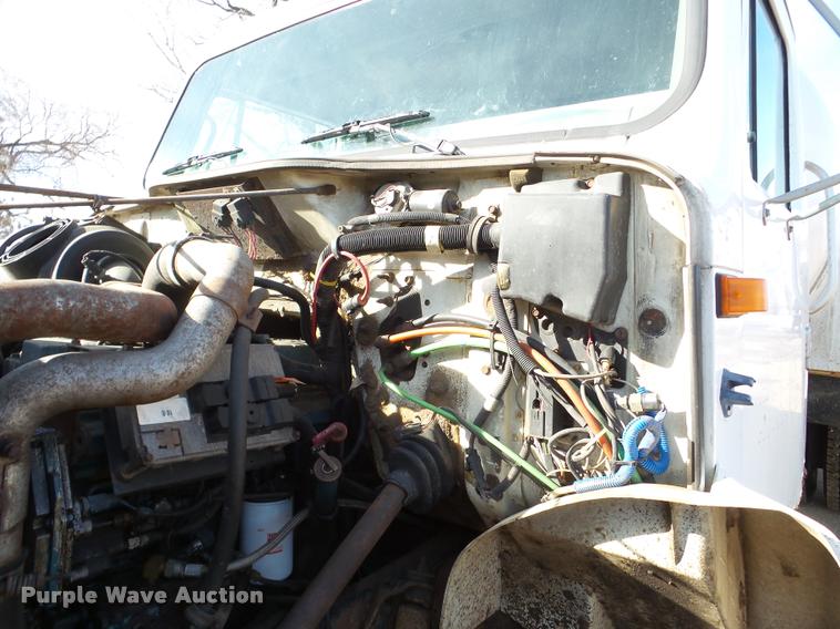 image for item DA7339 1999 International 4700 propane fuel truck